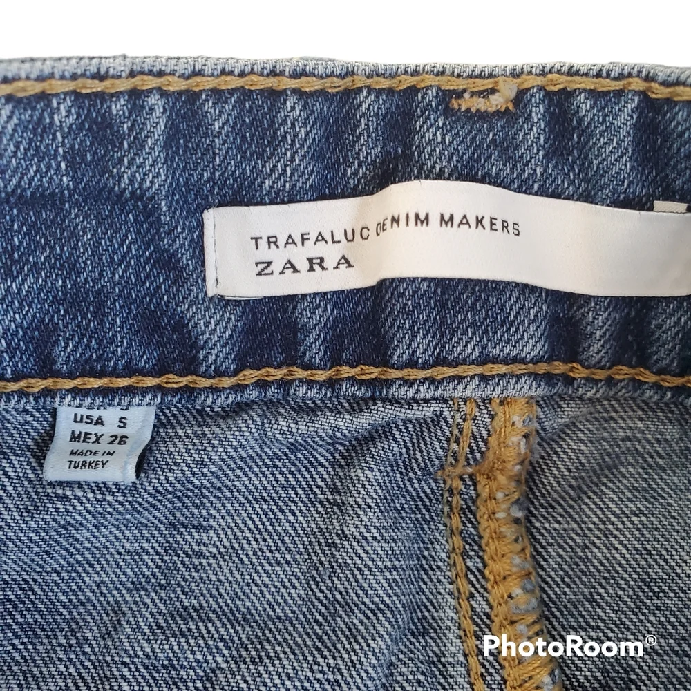 Zara denim jean mini skirt raw hem distressed button‎ down size small